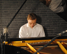 Džiazo pianistas ir grupė / Linas Karaliūnas / Darbų pavyzdys ID 2239938