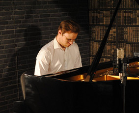Džiazo pianistas ir grupė / Linas Karaliūnas / Darbų pavyzdys ID 2239940