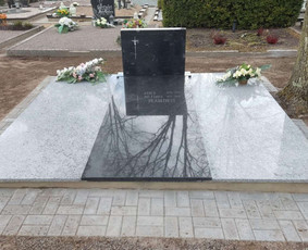 Paminklai, kapavietės įrengimo ir atnaujinimo darbai - Kapo uždengimas akmens gaminiais - 4 Kapo uždengimas akmens gaminiais - Paminklai, kapavietės įrengimo ir atnaujinimo darbai - 4