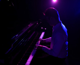 Džiazo pianistas ir grupė / Linas Karaliūnas / Darbų pavyzdys ID 2312372