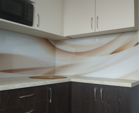 Stiklo konstrukcijos, montavimas - Stiklo sienelė virtuvėje su foto vaizdu arba vienspalviai - 4