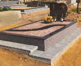 Paminklai, kapaviečių projektavimas, montavimas www.kapu.lt 865688083
Granitą gabename iš Suomijos, Švedijos ir Rusijos ir t.t.