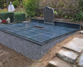 Paminklai, kapaviečių projektavimas, montavimas www.kapu.lt 865688083
Granitą gabename iš Suomijos, Švedijos ir Rusijos ir t.t.