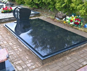 Paminklai, kapaviečių projektavimas, montavimas www.kapu.lt 865688083
Granitą gabename iš Suomijos, Švedijos ir Rusijos ir t.t.