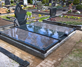 Paminklai, kapaviečių projektavimas, montavimas www.kapu.lt 865688083
Granitą gabename iš Suomijos, Švedijos ir Rusijos ir t.t.