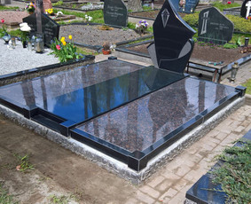 Paminklai, kapaviečių projektavimas, montavimas www.kapu.lt 865688083
Granitą gabename iš Suomijos, Švedijos ir Rusijos ir t.t.