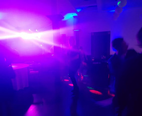 Dj ir Renginių vedėjų paslaugos - Vakarėlių apšvietimas - 2 Vakarėlių apšvietimas - Dj ir Renginių vedėjų paslaugos - 2