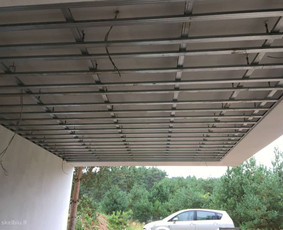 Lauke montuojamos lubos. Naudojamos aquapanel  Cement outdoor 12,5mm plokštės.