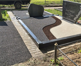 Kapų tvarkymas, granito plokštės, Paminklai, plokštės kapams - Kapo dekoravimas akmenėliais - 3 Kapo dekoravimas akmenėliais - Kapų tvarkymas, granito plokštės, Paminklai, plokštės kapams - 3