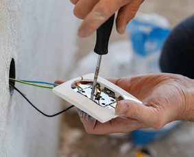Smulkūs elektros darbai - Baldų surinkimas, elektra, santechnika,jūsų meistras į namus - 1