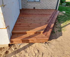 Mediniai laiptai, gamyba - Terasų įrengimas, stoginių statyba, fasadai. - 2