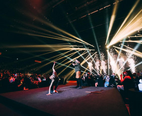 Talentas,Grožis, Kokybė, Tobulumas ... tai Diamonds SHOW!
Pasiilgai nenumaldomo širdies virpulio?! Kraują stingdančių pojūčių?...
Mes Jūsų šventes paversime įsimintinomis amžiams.