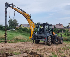 Žemės darbai ir technikos nuoma su operatoriumi - Polių gręžimas - 3 Polių gręžimas - Žemės darbai ir technikos nuoma su operatoriumi - 3