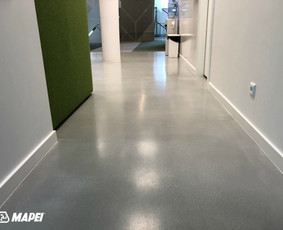 Įrengta ULTRATOP cementinė savaime išsilyginanti grindų danga. "Natural" efektas. "SEB" Biurų patalpos Vilniuje. 
http://velvemst.lt/uploads/Ultratop_LT.pdf