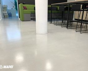 Įrengta ULTRATOP cementinė savaime išsilyginanti grindų danga. "Natural" efektas. "SEB" Biurų patalpos Vilniuje. 
http://velvemst.lt/uploads/517_ultratop_lt_160318.pdf