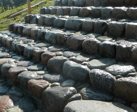 Riedulio laiptai Tauragė.kloja akmens grindinį.