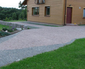 Granito trinkelių grindinys Sudervė.Granito trinkelių klojimas