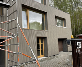 Šlaitiniu stogų ir ventiliuojamų fasadų įrengimas / Wood House / Darbų pavyzdys ID 2405948