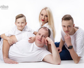 Šeimos fotosesija su Robertinu. Mano fotostudijoje, ar bet kurioje jūsų pasirinktoje aplinkoje.