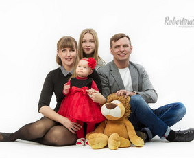 Šeimos fotosesija su Robertinu. Mano fotostudijoje, ar bet kurioje jūsų pasirinktoje aplinkoje.