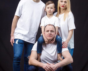 Šeimos fotosesija su Robertinu. Mano fotostudijoje, ar bet kurioje jūsų pasirinktoje aplinkoje.