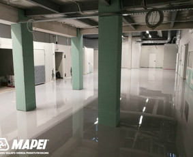 MAPEFLOOR SL savaime išsilyginanti epoksidinė grindų danga. Blizgus paviršius.  Sandėliavimo paskirties patalpos Vilniuje.
http://www.mapei.com/public/NO/products/6732-mapefloor