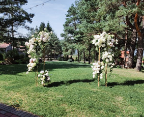 Švenčių dekoravimo ir floristikos paslauga.