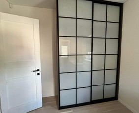 Stumdomų durų ir pertvarų gamyba - Patyręs meistras gamina nestandartinius korpusinius baldus - 1