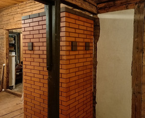 Šildymo krosnis su maisto gaminimo kamera
