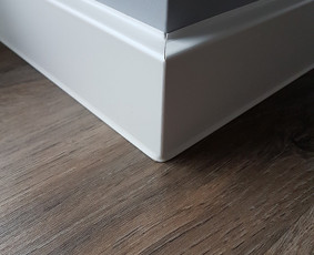 Dangos klojimas. Pvc grindys. Vinilines grindys. - Grindjuosčių montavimas - 3 Grindjuosčių montavimas - Dangos klojimas. Pvc grindys. Vinilines grindys. - 3