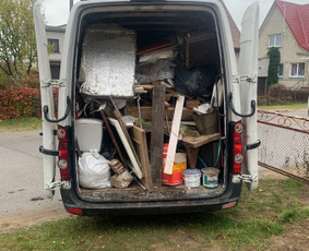 Senų baldų išvežimas - krovinių pervežimas - perkraustymas - Šiukšlių išvežimas - 1 Šiukšlių išvežimas - Senų baldų išvežimas - krovinių pervežimas - perkraustymas - 1