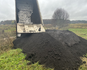 Vežame smėlį, žvyrą,skaldą,sijotą juodžemį. - Kompostas - 1 Kompostas - Vežame smėlį, žvyrą,skaldą,sijotą juodžemį. - 1