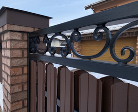 Modernių tvorų įrengimas nuo pagrindų - Metalinės tvoros - 3 Metalinės tvoros - Modernių tvorų įrengimas nuo pagrindų - 3