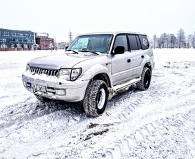 Pagalba užklimpus automobiliui. Padėsime užklimpus purve, sniege ar nuslydus nuo kelio.