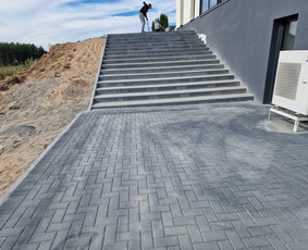 Laiptai i&scaron; trinkelių - Mb Ardmita"trinkelių klojimas, babcat ir Eskavatoriaus nuoma - 2