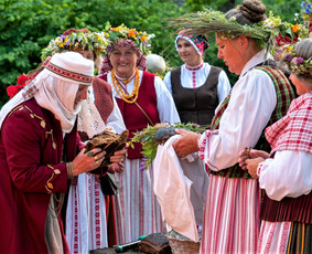 Renginių, lietuviškų apeigų vedėja, atlikėja, lektorė / UAB Kruenta / Darbų pavyzdys ID 2537574