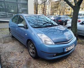 Toyota Prius nuoma - Toyota Prius car nuoma rent bolt/wolt - 2