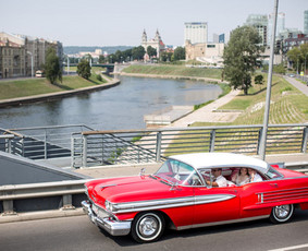 1958-ųjų kabrioleto Ford ir Oldsmobile sedano nuoma / Amerikietiški Auto / Darbų pavyzdys ID 452245