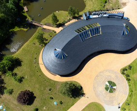 Komercinio pastato fotografavimas dronu