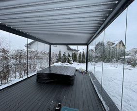 Bioklimatinė pergola su berėmiu stiklinimu!