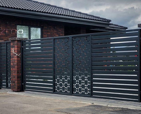 Modernios skardinės tvoros ir metalo lankstiniai Vilniuje - Kiemo vartai, gamyba - 4 Kiemo vartai, gamyba - Modernios skardinės tvoros ir metalo lankstiniai Vilniuje - 4