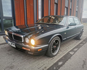 Klasikinis Retro Jaguar Xj automobilis vestuvėms - Senovinių automobilių nuoma - 3 Senovinių automobilių nuoma - Klasikinis Retro Jaguar Xj automobilis vestuvėms - 3