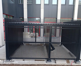 Metalo gaminiai, iš juodo ir nerūdijančio plieno, turėklai / UAB Hamika / Darbų pavyzdys ID 2631344