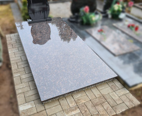 Kapaviečių dengimas plokštėmis, paminklų gamyba, Paminklai, kapų dekoravimas skaldele, granitinių tri nkelių dangos įrengimas ir kiti kapaviečių tvarkymo bei įrengimo darbai www.kapu.lt +37065688083
