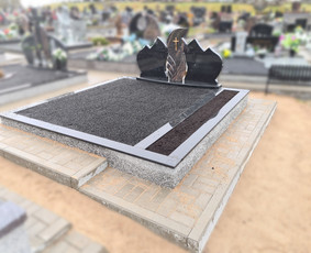 Kapaviečių dengimas plokštėmis, paminklų gamyba, Paminklai, kapų dekoravimas skaldele, granitinių tri nkelių dangos įrengimas ir kiti kapaviečių tvarkymo bei įrengimo darbai www.kapu.lt +37065688083