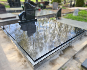 Kapaviečių dengimas plokštėmis, paminklų gamyba, Paminklai, kapų dekoravimas skaldele, granitinių tri nkelių dangos įrengimas ir kiti kapaviečių tvarkymo bei įrengimo darbai www.kapu.lt +37065688083