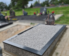 Kapaviečių dengimas plokštėmis, paminklų gamyba, Paminklai, kapų dekoravimas skaldele, granitinių tri nkelių dangos įrengimas ir kiti kapaviečių tvarkymo bei įrengimo darbai www.kapu.lt +37065688083
