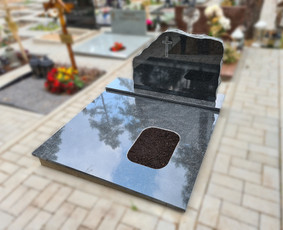 Kapaviečių dengimas plokštėmis, paminklų gamyba, Paminklai, kapų dekoravimas skaldele, granitinių tri nkelių dangos įrengimas ir kiti kapaviečių tvarkymo bei įrengimo darbai www.kapu.lt +37065688083