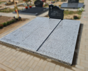 Kapaviečių dengimas plokštėmis, paminklų gamyba, Paminklai, kapų dekoravimas skaldele, granitinių tri nkelių dangos įrengimas ir kiti kapaviečių tvarkymo bei įrengimo darbai www.kapu.lt +37065688083
