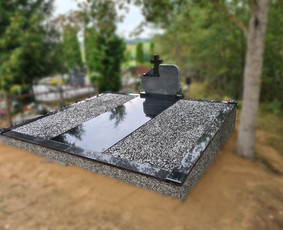 Kapaviečių dengimas plokštėmis, paminklų gamyba, Paminklai, kapų dekoravimas skaldele, granitinių tri nkelių dangos įrengimas ir kiti kapaviečių tvarkymo bei įrengimo darbai www.kapu.lt +37065688083